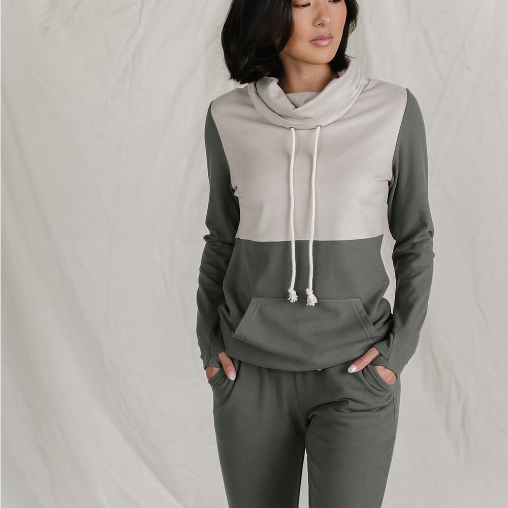AMPERSAND AVENUE PERFORMANCE FLEECE COWLNECK SWEATSHIRT | WANDERLUST